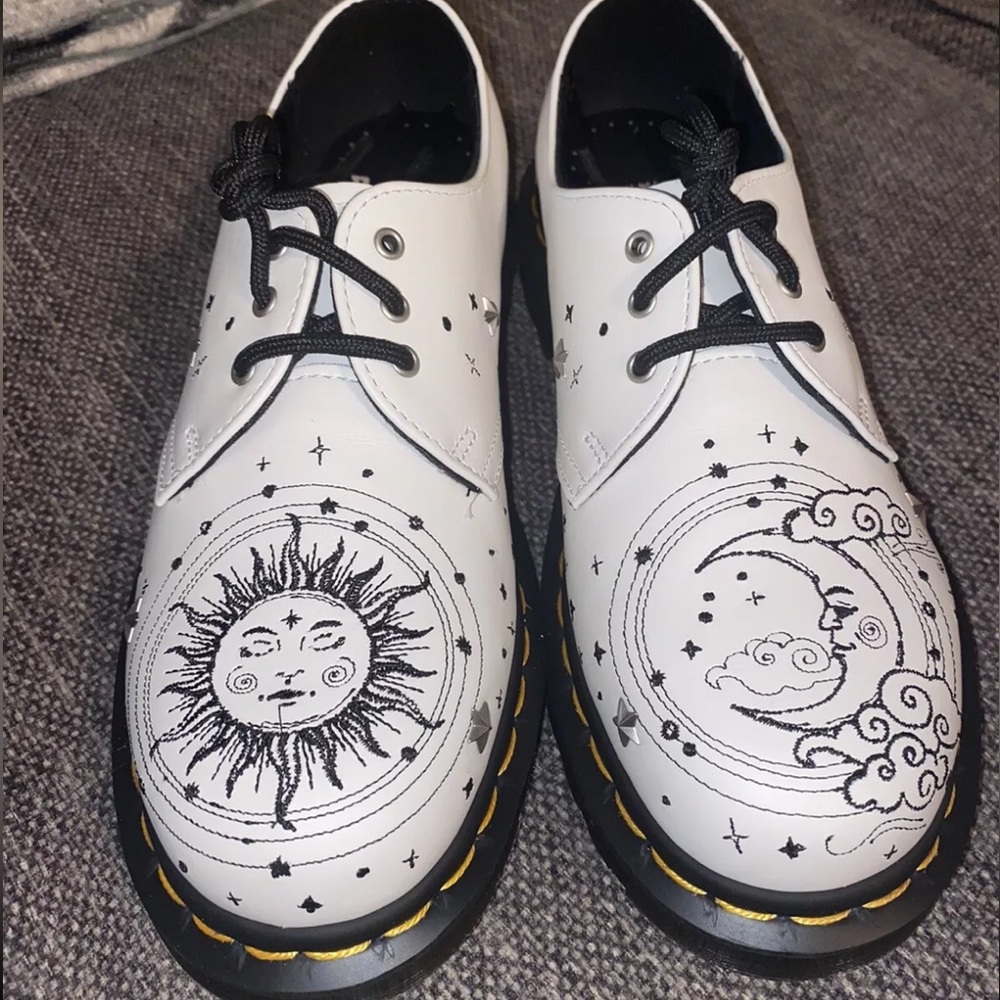 Dr. Martens 1461 Cosmic Embroidered Leather white Oxford Shoes Women's 7